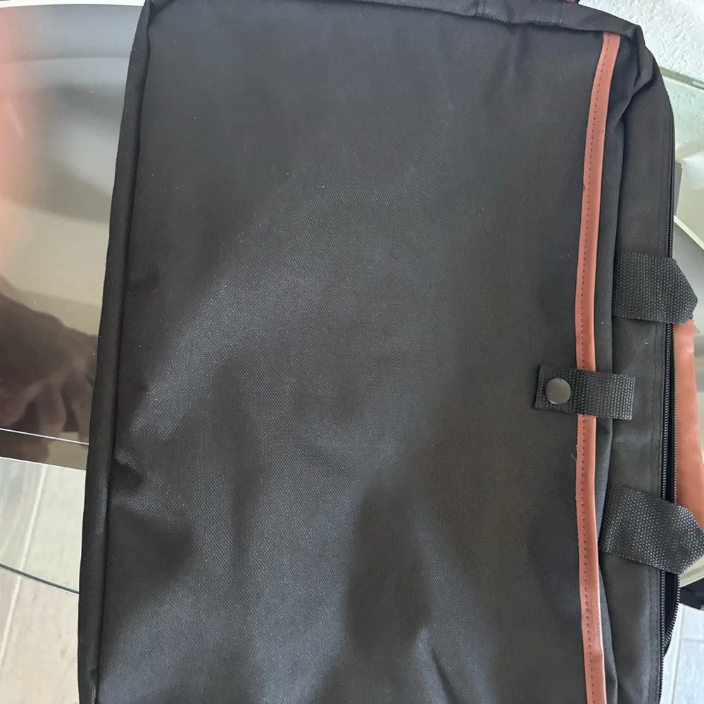Axiz Group messenger bag with shoulder strap new with tags